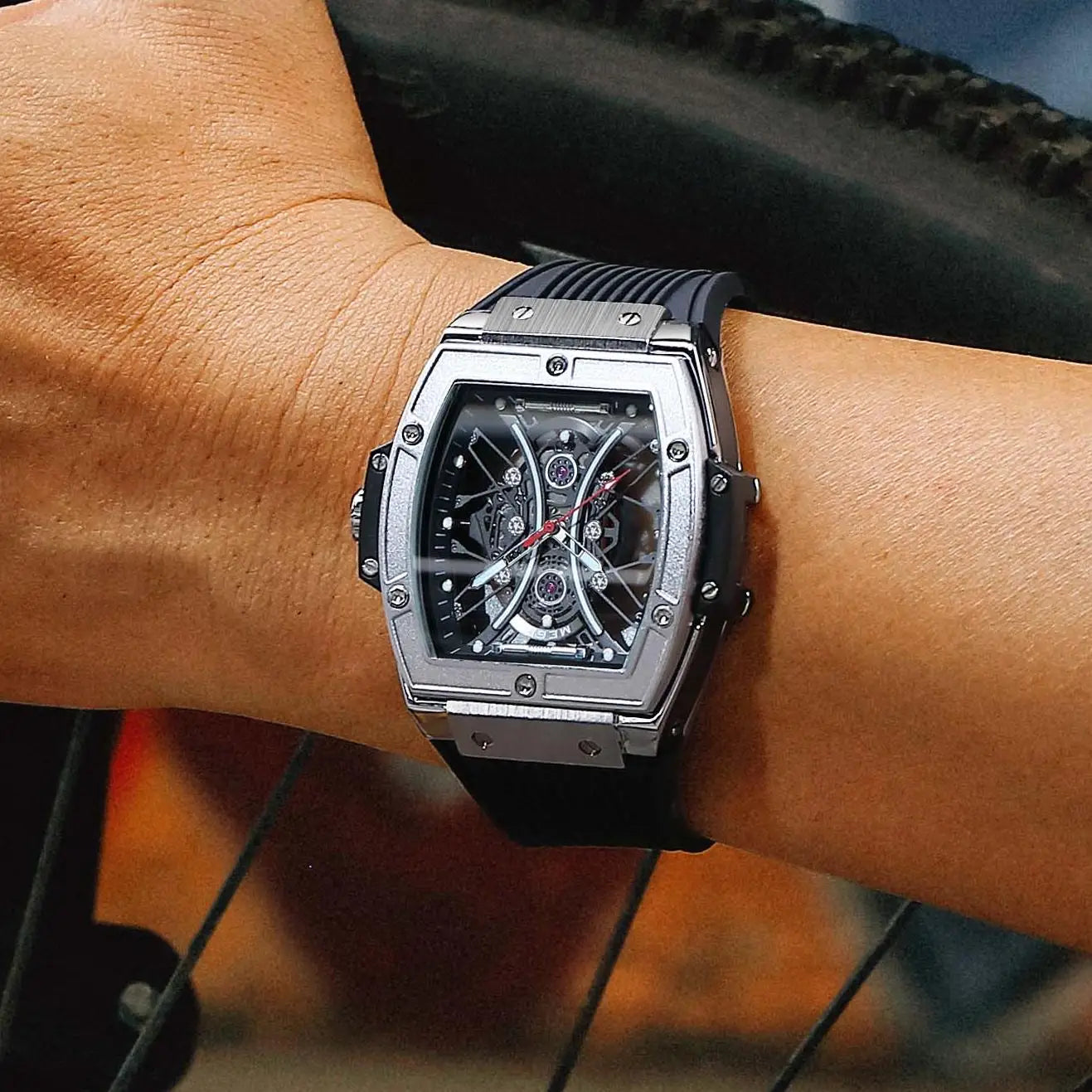 MEGIR 8109G Waterproof Tonneau Wristwatch Silicone Strap 8109 Quartz Watch Men Luminous Hands Alloy Case Fashion Male Watches