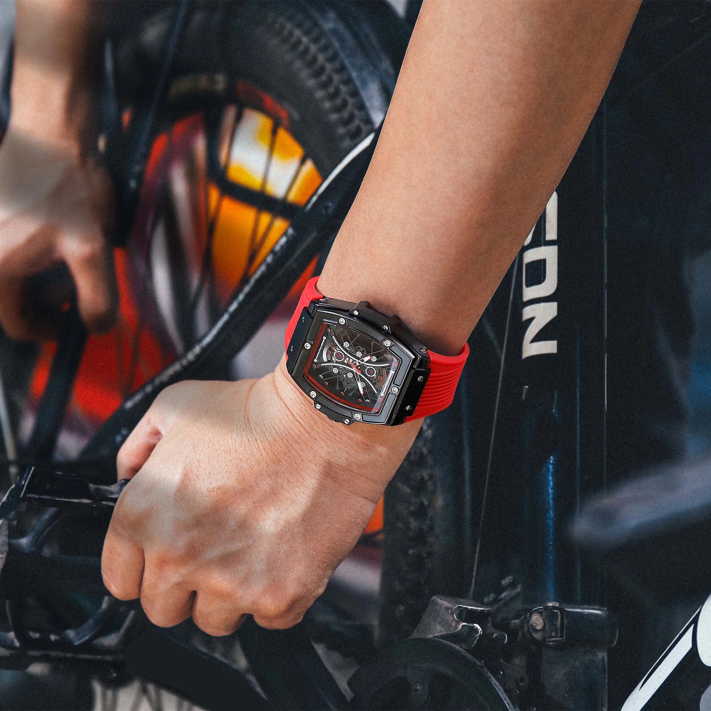 MEGIR 8109G Waterproof Tonneau Wristwatch Silicone Strap 8109 Quartz Watch Men Luminous Hands Alloy Case Fashion Male Watches